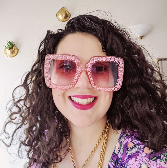 Meet your Posher, Ali - Picture 1 of 1